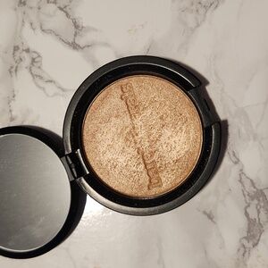 Bare Minerals highlighter in free
